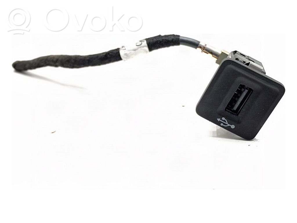 Volkswagen Golf VII Connecteur/prise USB 