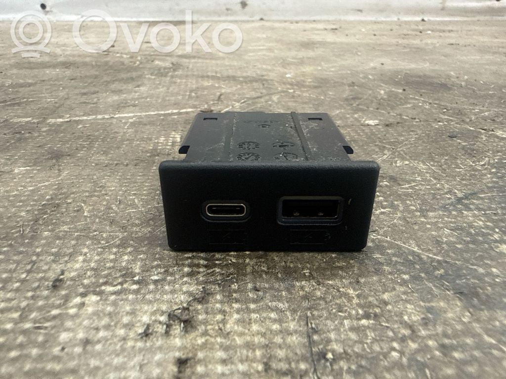 Alfa Romeo Stelvio Enchufe conector USB 