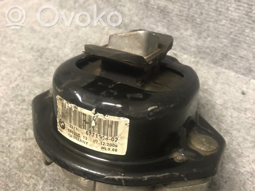 Soporte de montaje del motor   6771918