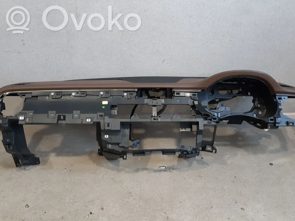Deska rozdzielcza   A4706809700,240185XF0B,281535XA0C,4218091222423300,681005XF1B,A2468200202,D47487