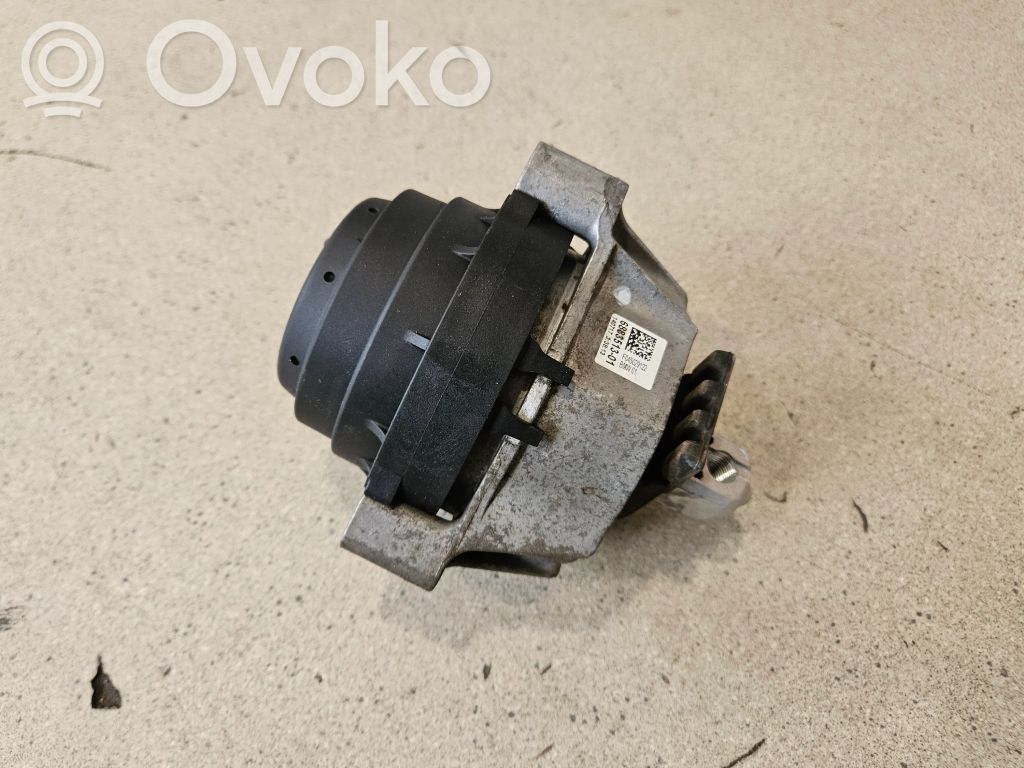 BMW 5 G30 G31 G38 Engine mount bracket 