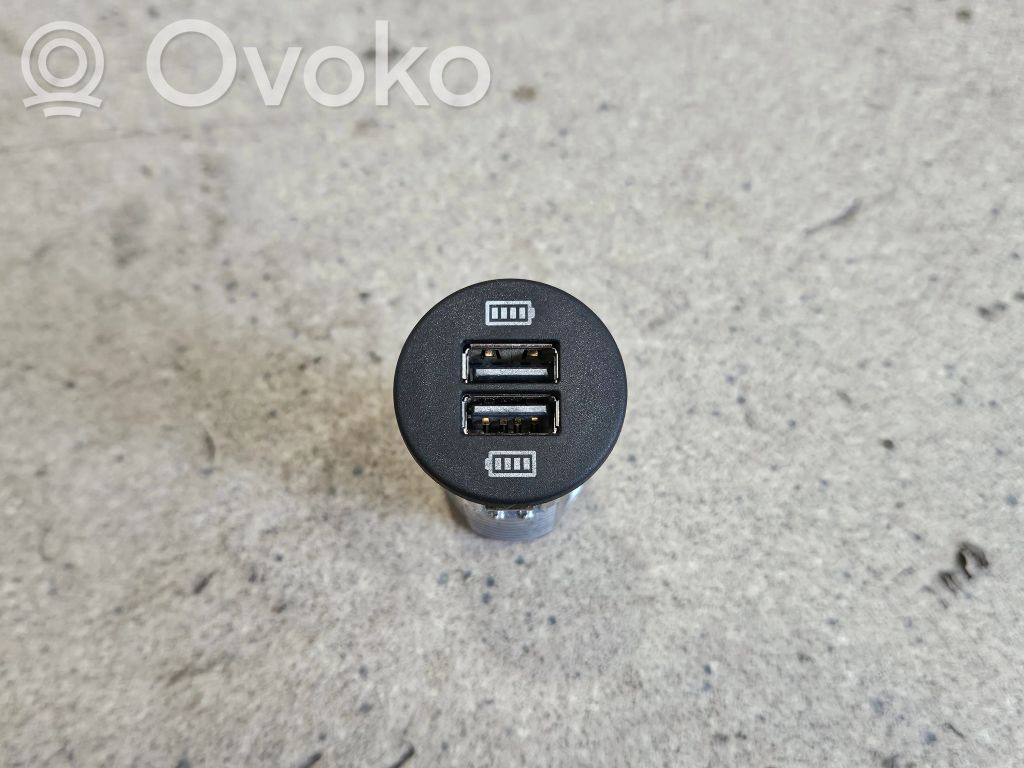 Porsche Macan (95B) Enchufe conector USB 