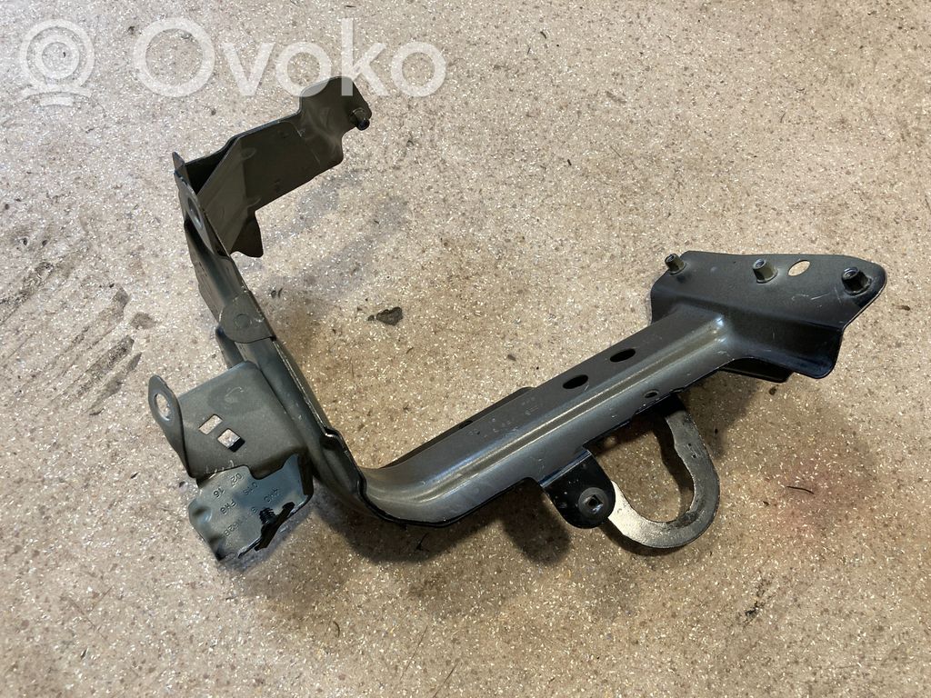 Audi Q7 4M Uchwyt / Mocowanie błotnika przedniego 