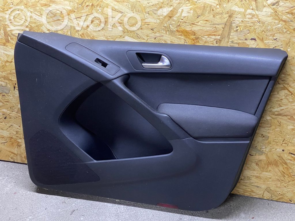Volkswagen Tiguan Boczki / Poszycie drzwi przednich 