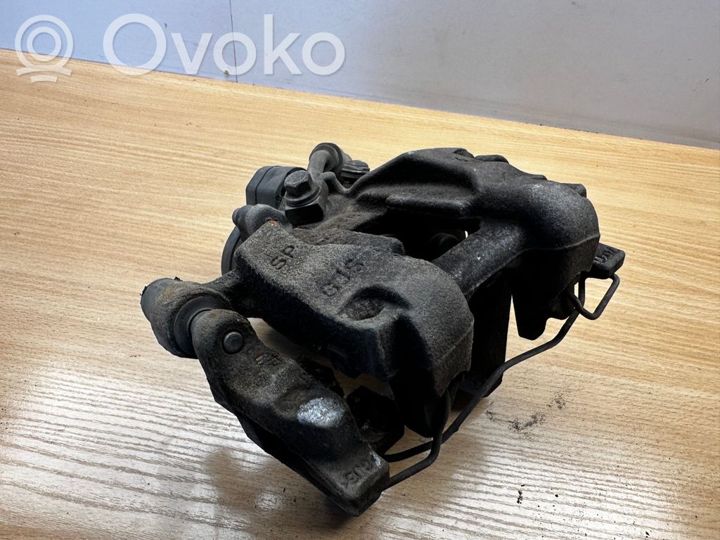 Volkswagen PASSAT B8 Tylny zacisk hamulcowy 