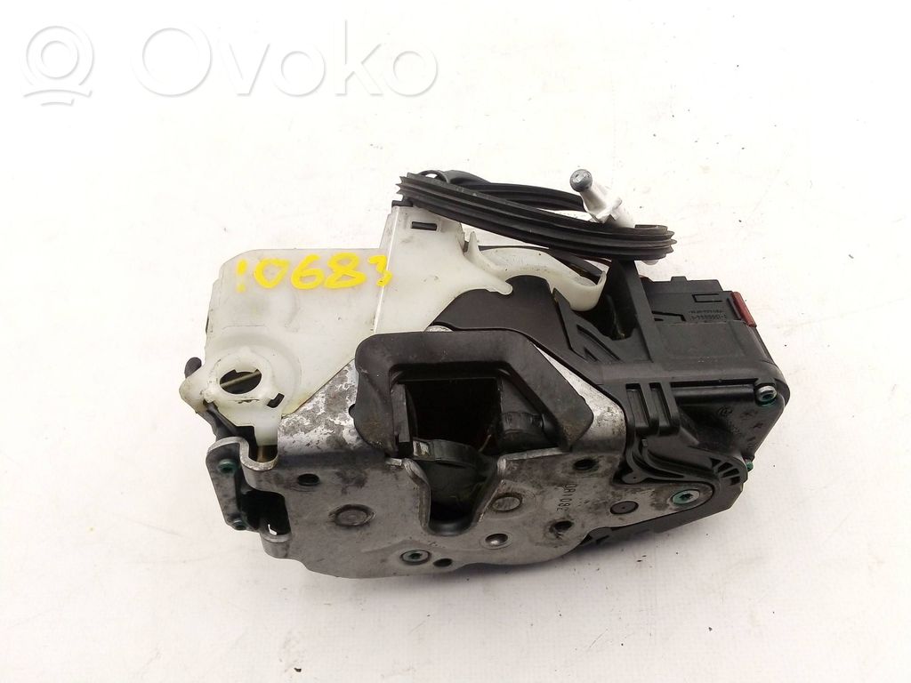 Opel Insignia A Front door lock 