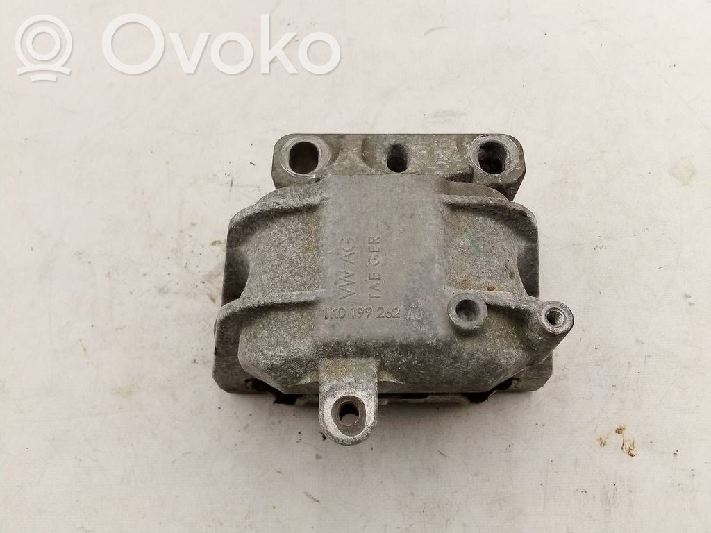 Volkswagen Golf V Engine mount bracket 