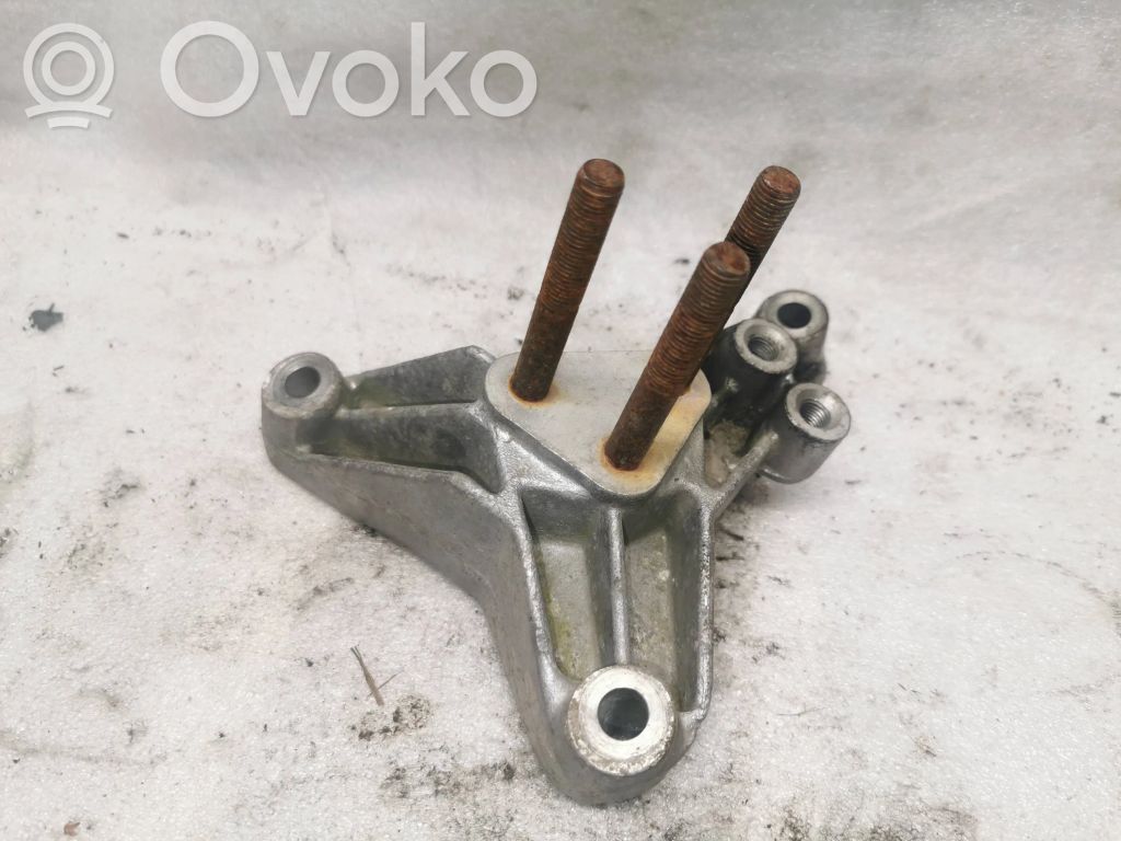 Volvo S40, V40 Engine mount bracket 