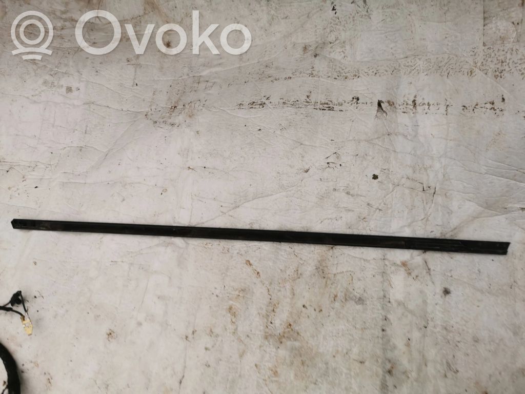 Volvo S60 Takaoven lista (muoto) 