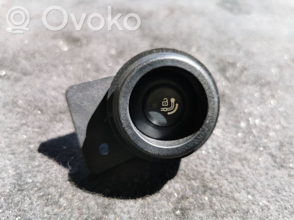 BMW 5 E60 E61 Przycisk chowanego haka holowniczego 