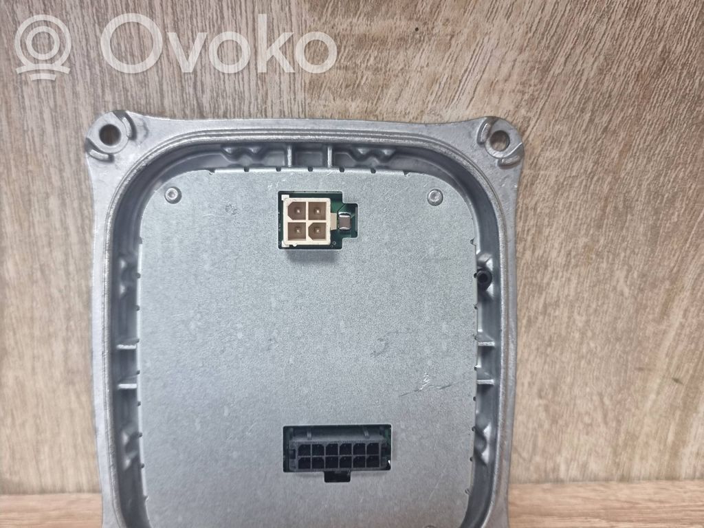 Audi R8 42 Voltage converter/converter module 