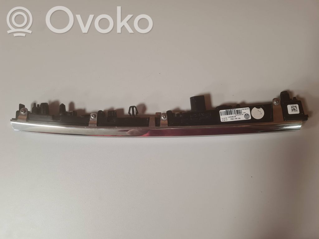 Volkswagen Touareg III Lampa przednia 