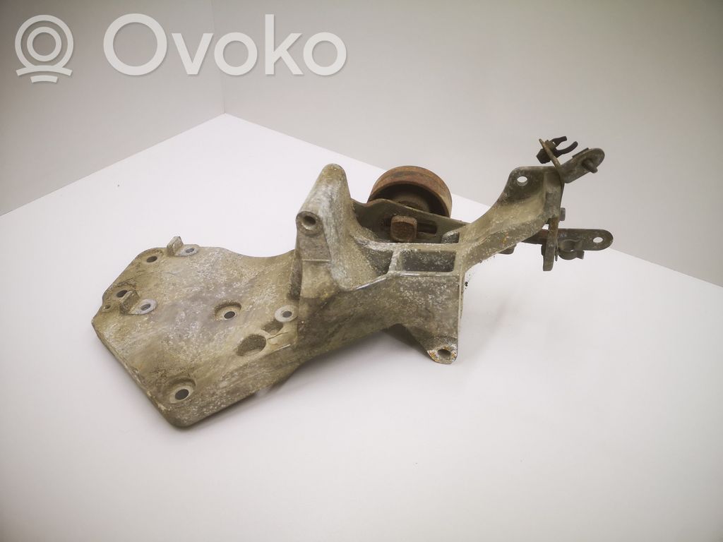 Nissan Navara D40 Generator/alternator bracket 