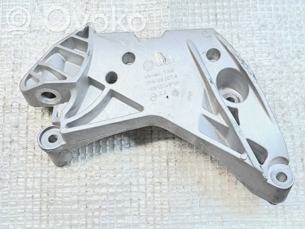 Volkswagen Golf VII Engine mounting bracket 