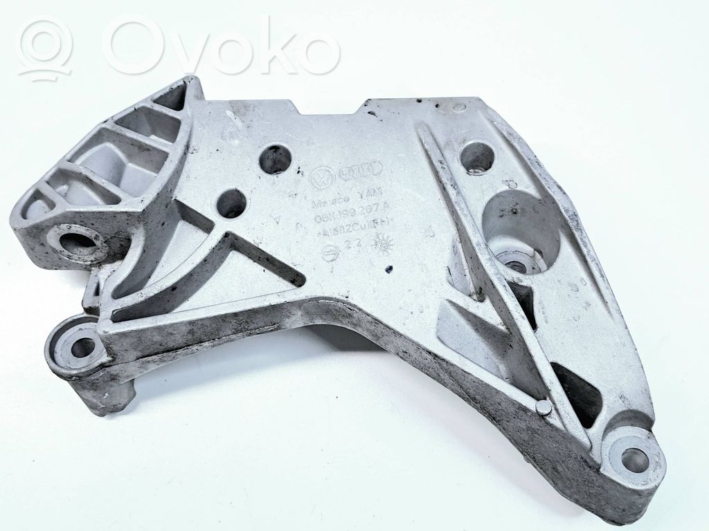 Volkswagen Jetta VI Engine mounting bracket 