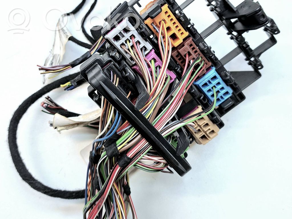 Audi A4 S4 B7 8E 8H Fuse module 