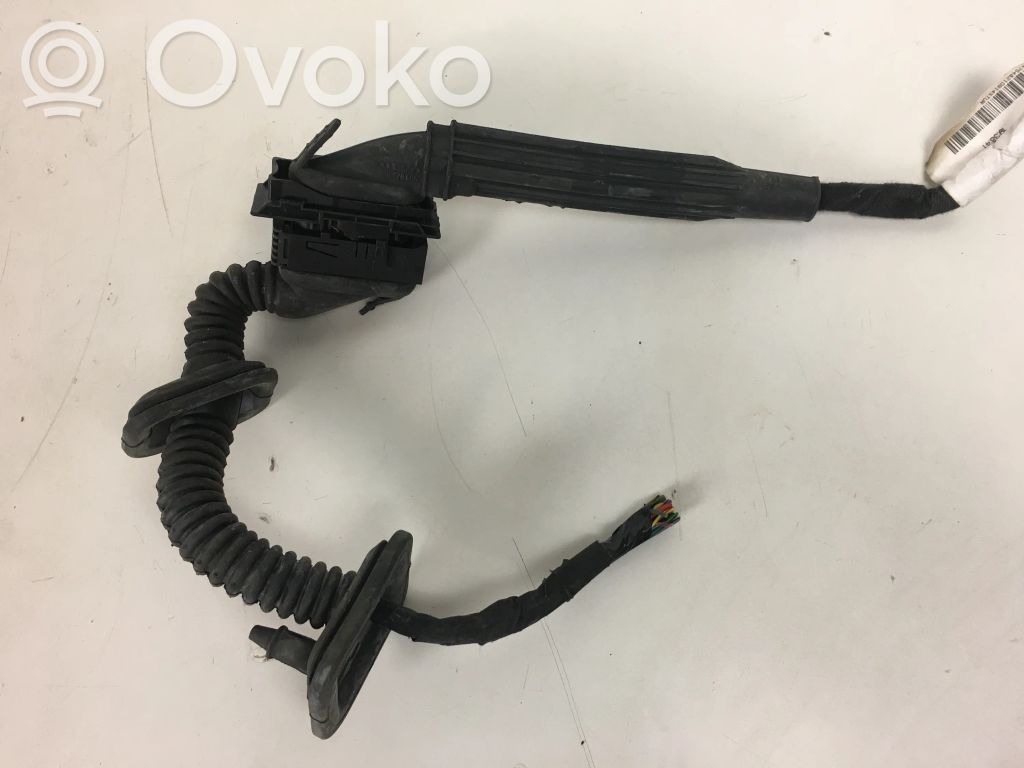Volvo XC60 Mecanismo para subir la puerta delantera sin motor 