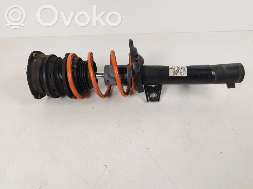Volkswagen Golf VII Priekšpusē amortizators 