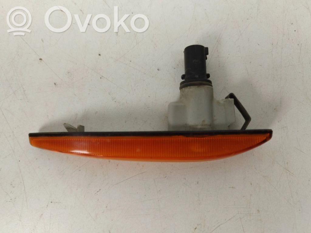 Front fender indicator light   8379686