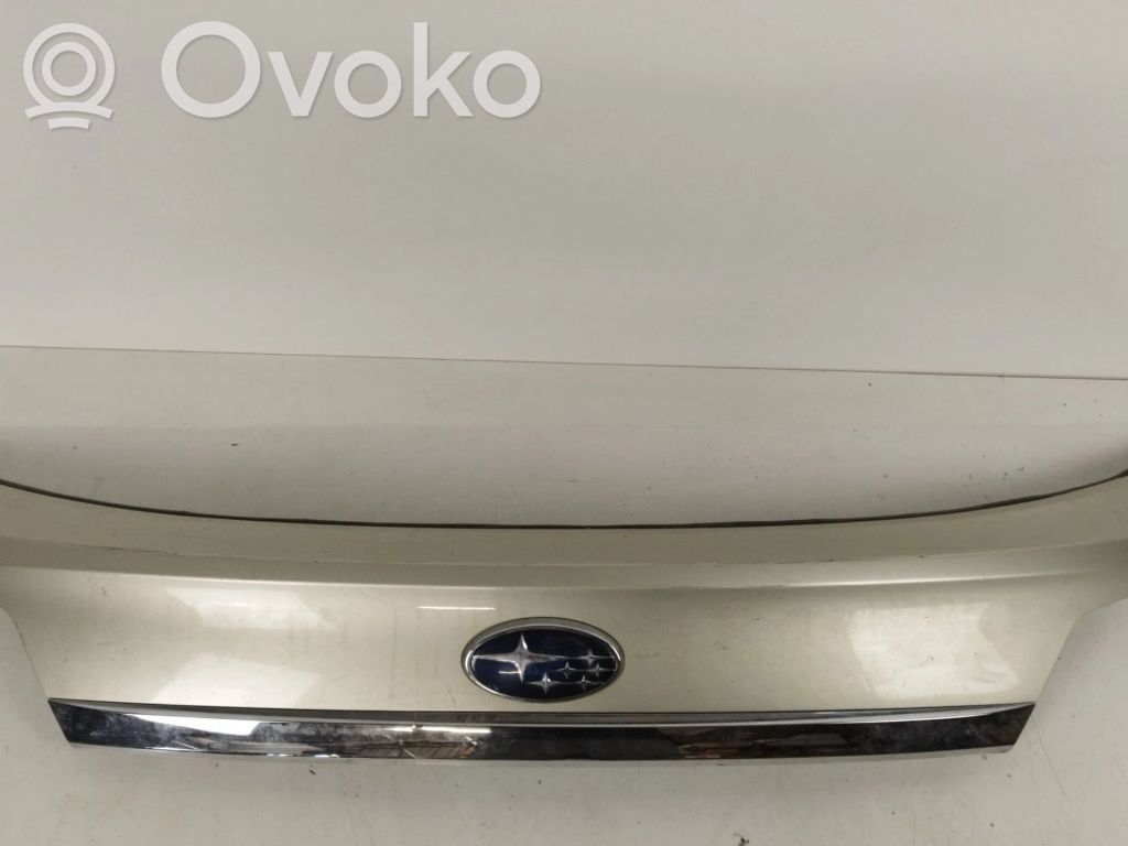 Subaru Legacy Trunk door license plate light bar 