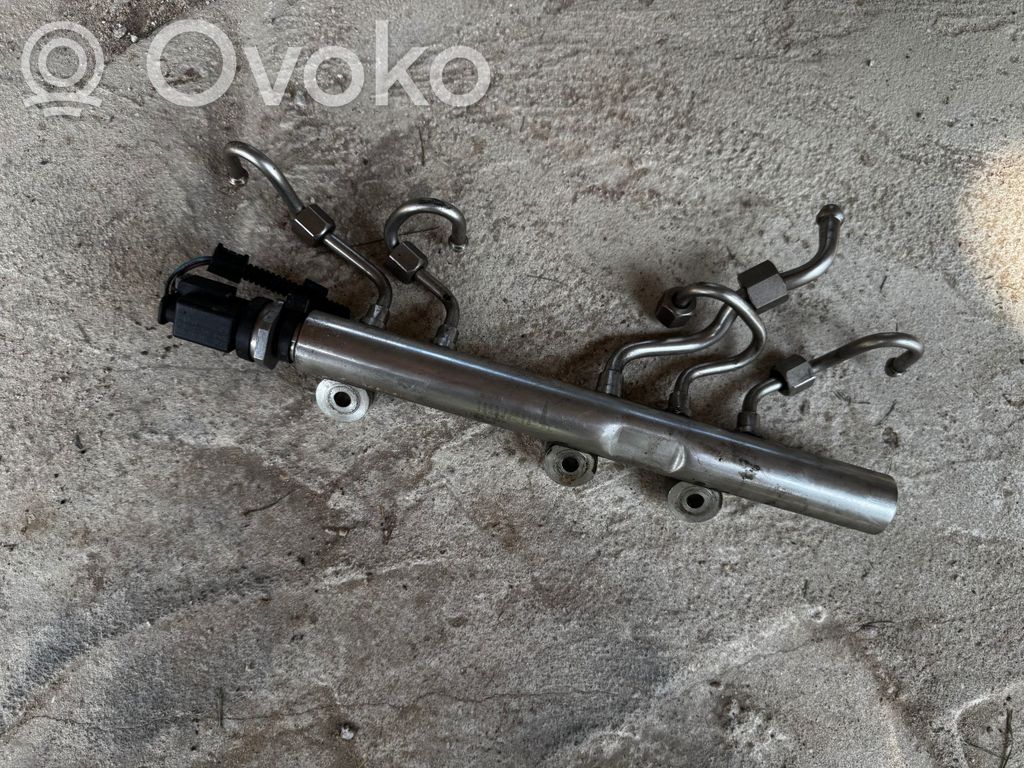BMW 6 F12 F13 Listwa wtryskowa 