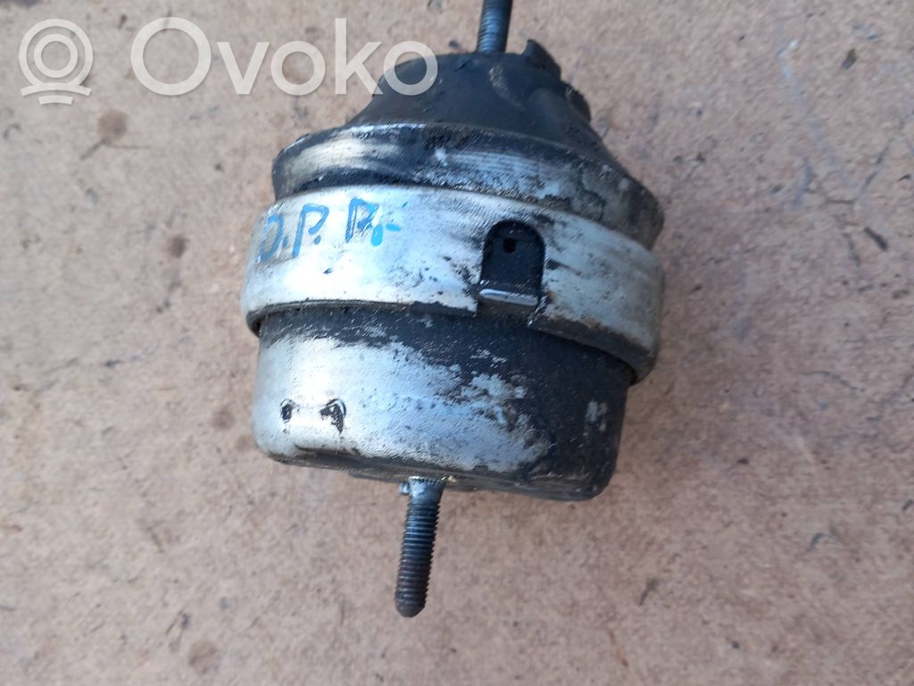 Engine mount bracket   8D0199382M,8D0199379J,8D0199379C,8D0199382,8D0199382AC,8D0199382AP,8D0199382AR,8D0199382B,8D0199382C,8D0199382G,8D0199382K,8D0199382S