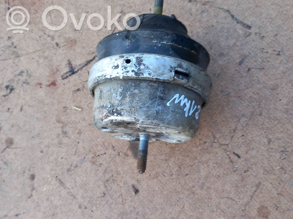 Engine mount bracket   8D0199382K