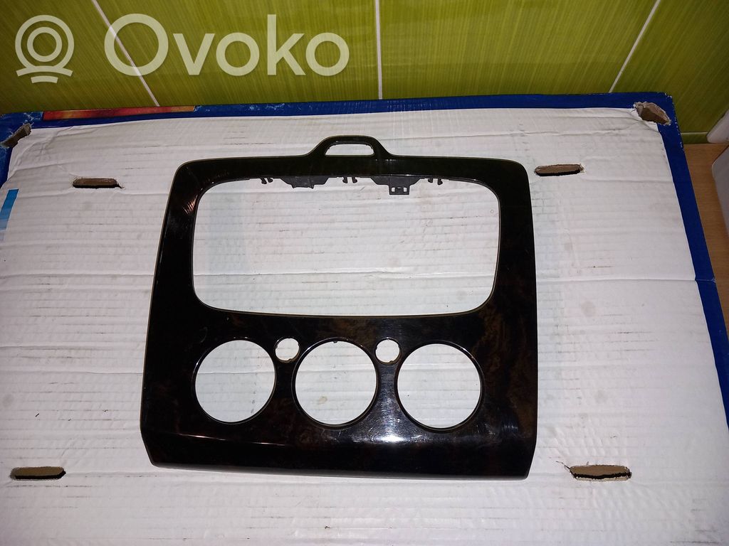 Ford Focus Radio/GPS head unit trim 
