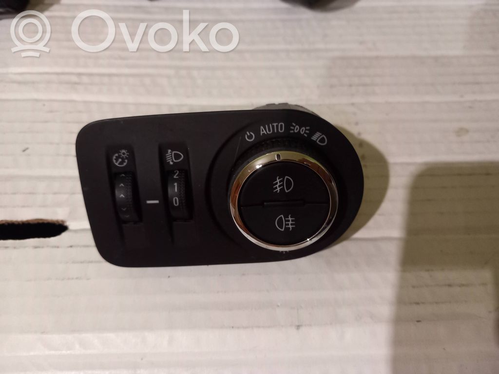 Light switch   13310335