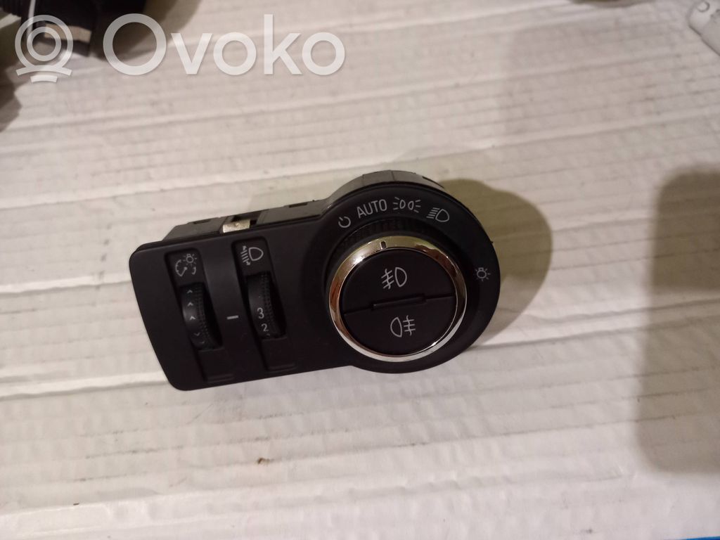 Light switch   13385636