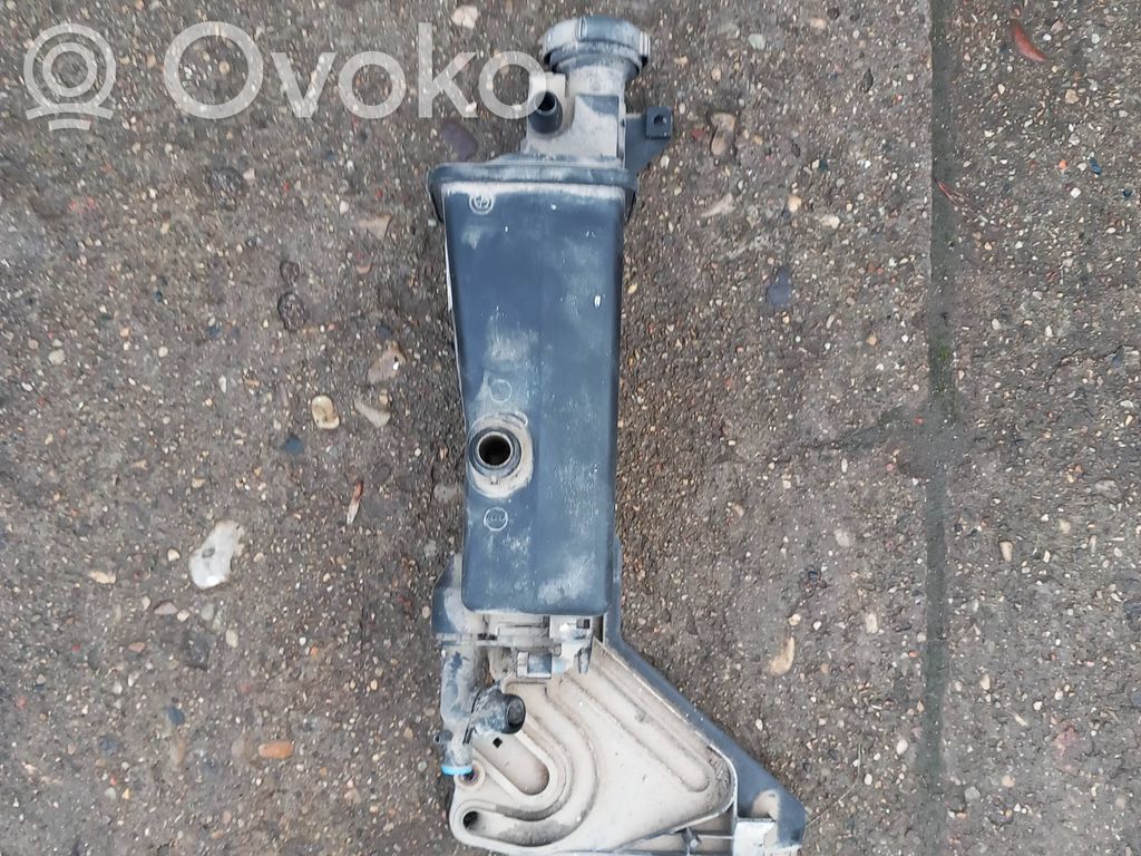 Aušinimo skysčio išsiplėtimo bakelis   7787039,16642613674Z026,7514390,0036000099,1436413,17111436413,17117573751,17117573781,17132247553,17137514401,17137787039,2247553,64006231,7573781