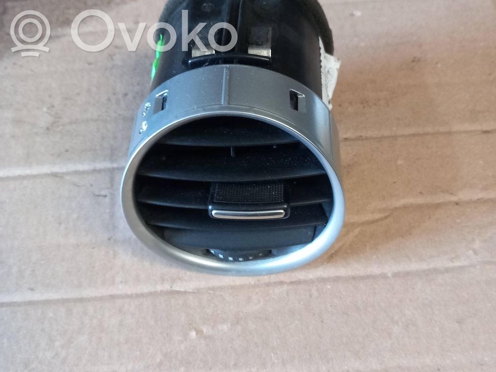 Seat Exeo (3R) Rejilla de ventilación central del panel 