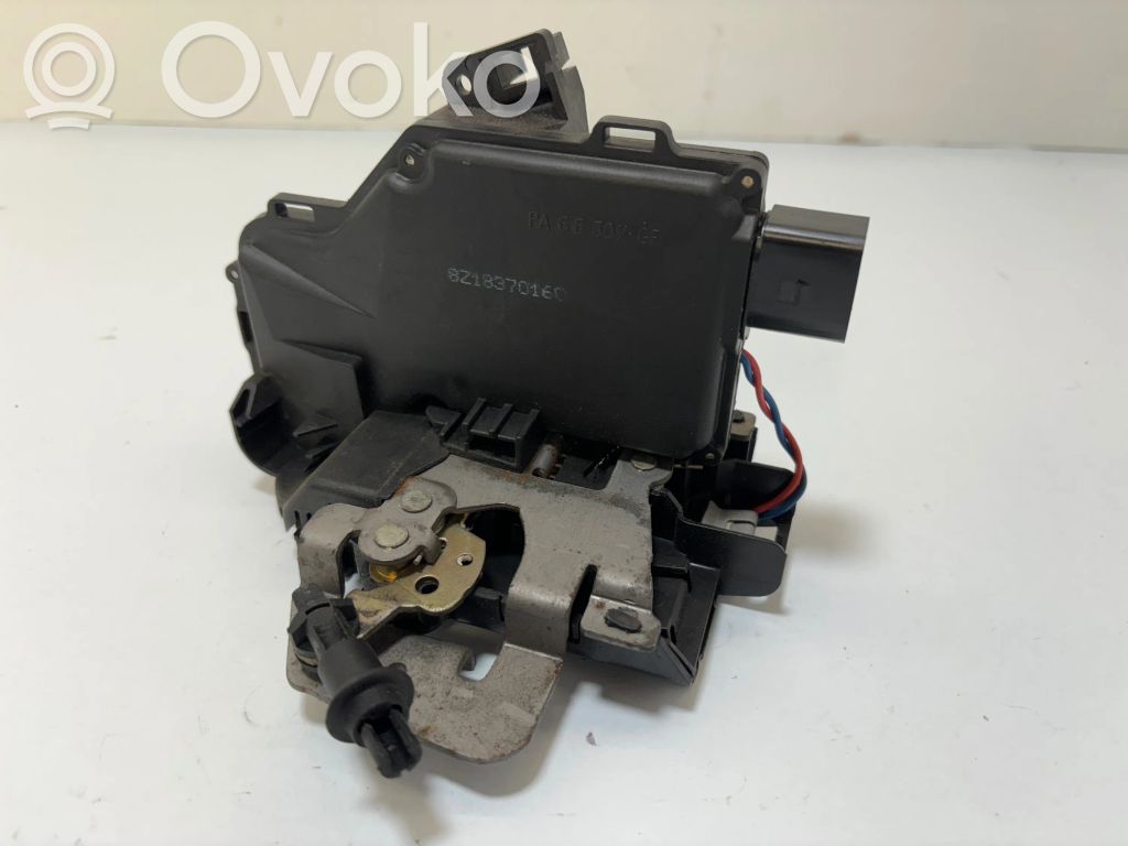 Audi A2 Priekšpusē slēdzene 