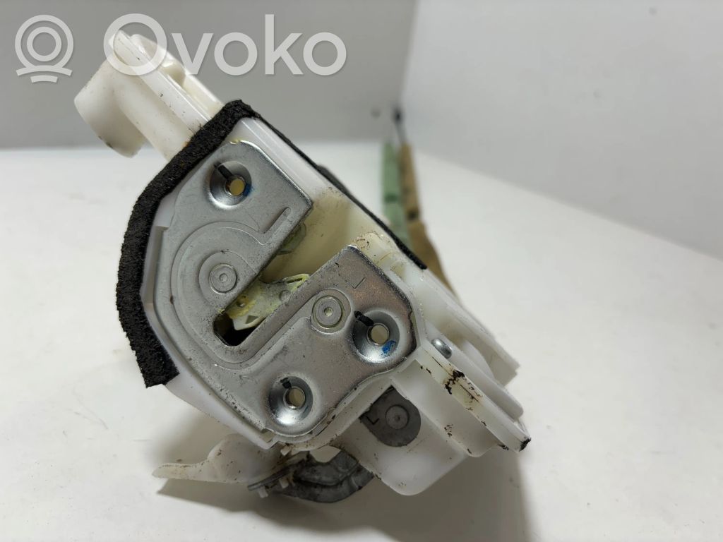 Mazda 3 III Front door lock 