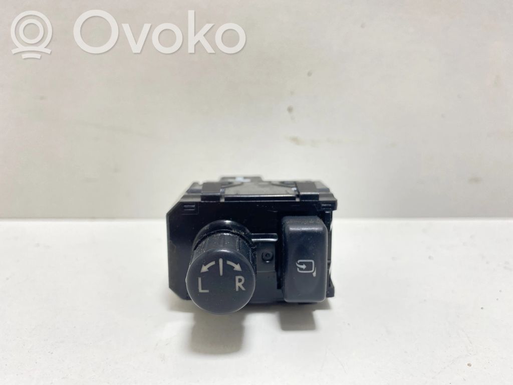 Subaru Outback Wing mirror switch 