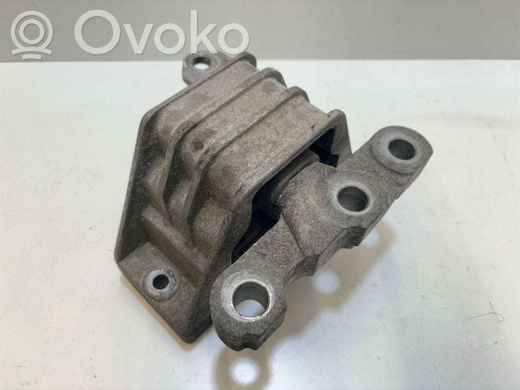 Engine mount bracket   V04652,V05625