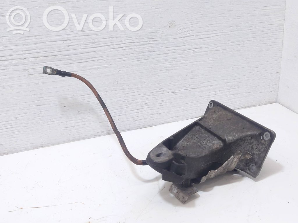 Engine mounting bracket   1092974,L0022698