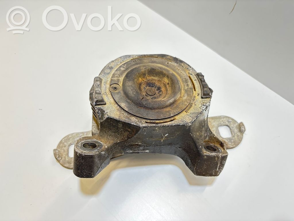 Volvo V50 Engine mount bracket 