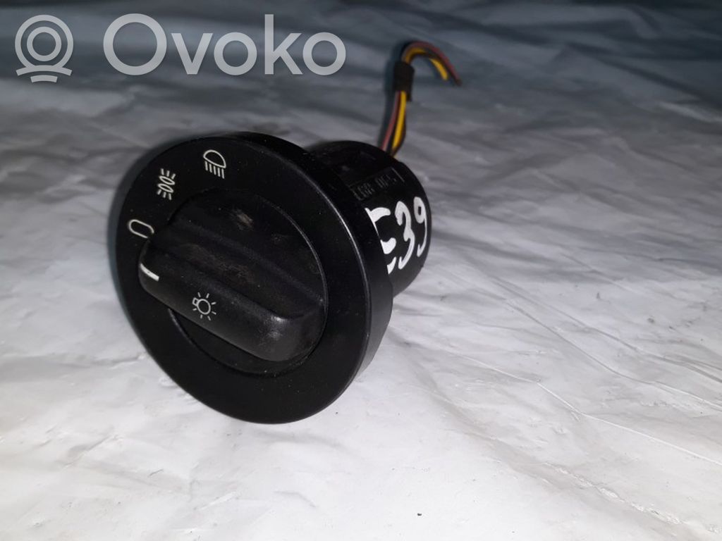 Light switch   8363683