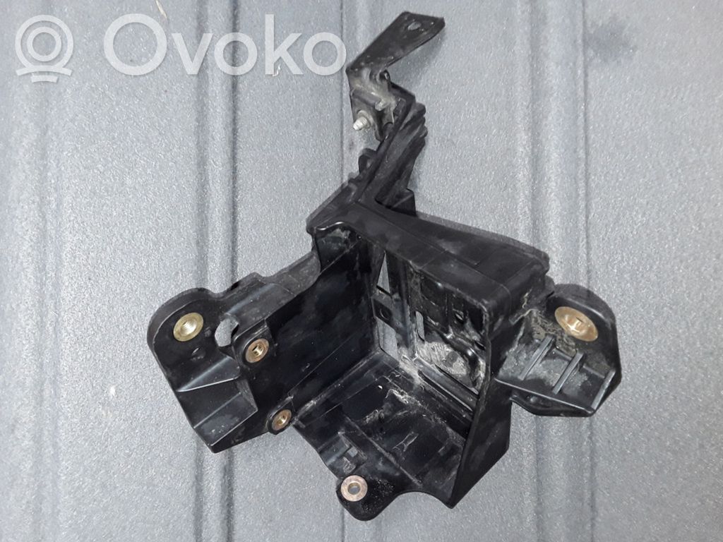 Opel Zafira B ABS-pumpun kiinnike 