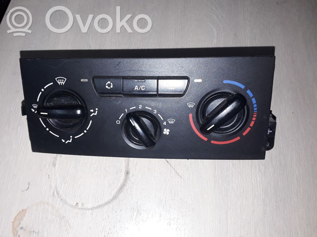 Peugeot 207 Climate control unit 