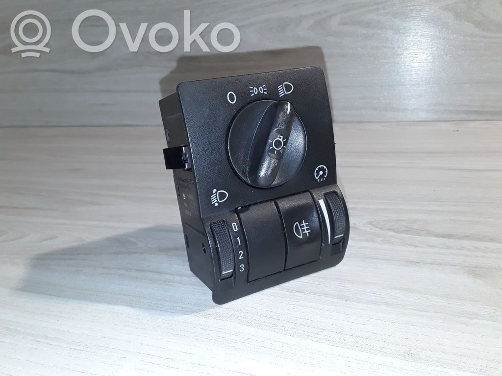 Light switch   9116613