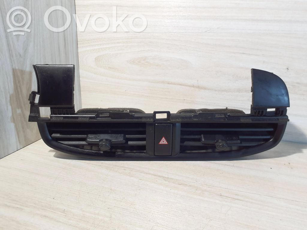 KIA Picanto Dysze / Kratki środkowego nawiewu deski rozdzielczej 