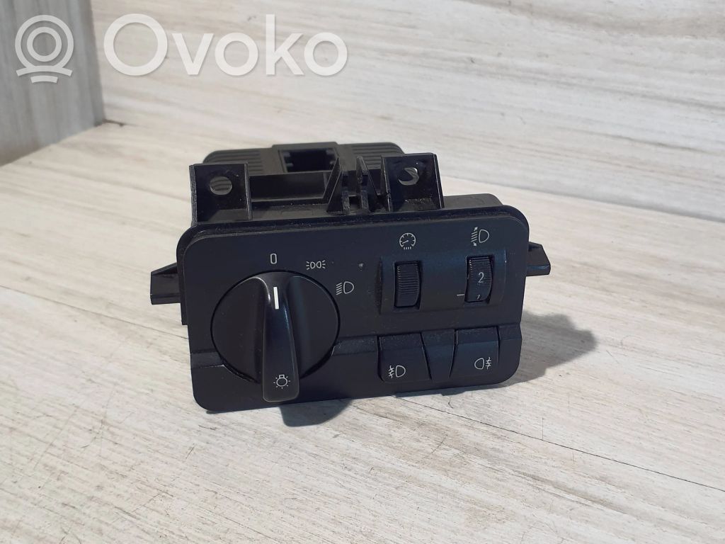 Light switch   6936832,532228401,0122206