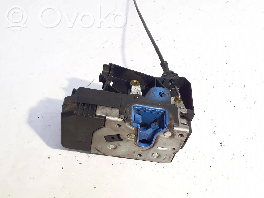 Renault Trafic II (X83) Priekšpusē slēdzene 