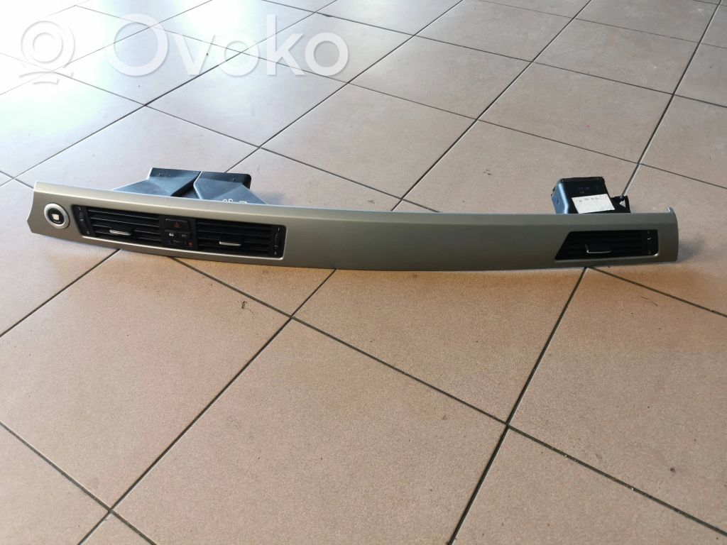 BMW 3 E90 E91 Centrinės oro grotelės 