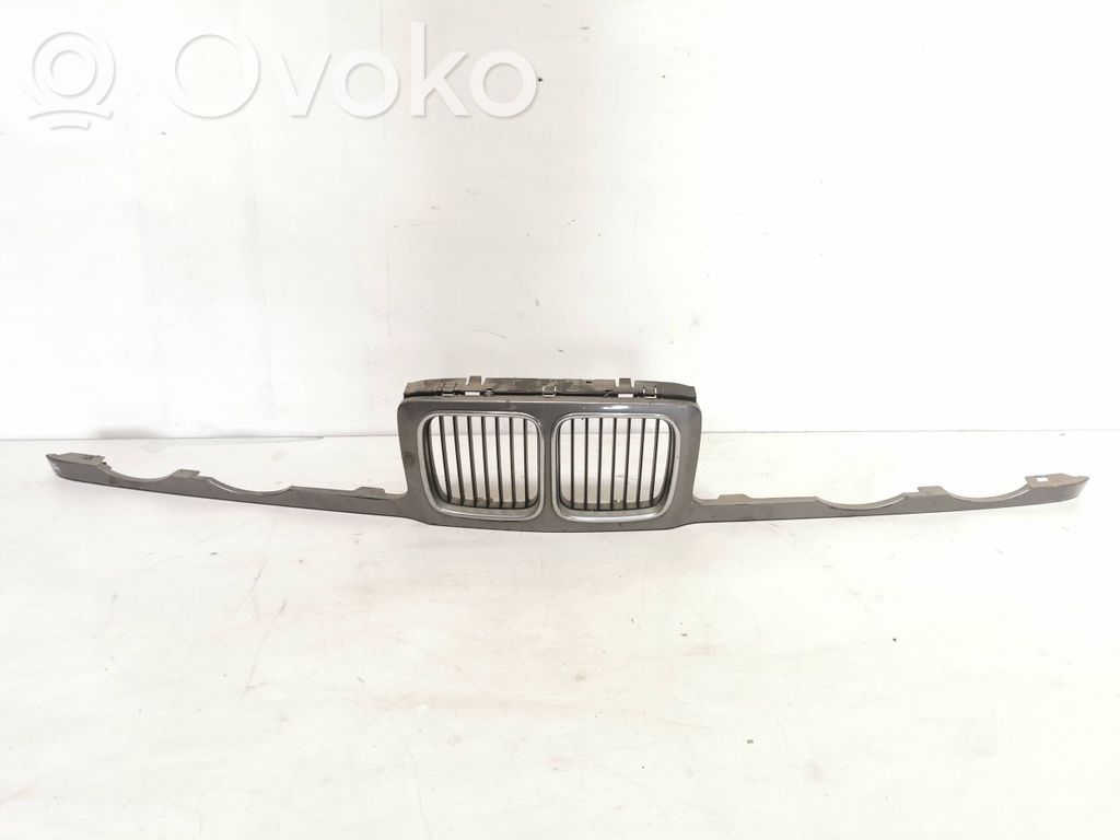 BMW 5 E34 Rejilla superior del radiador del parachoques delantero 