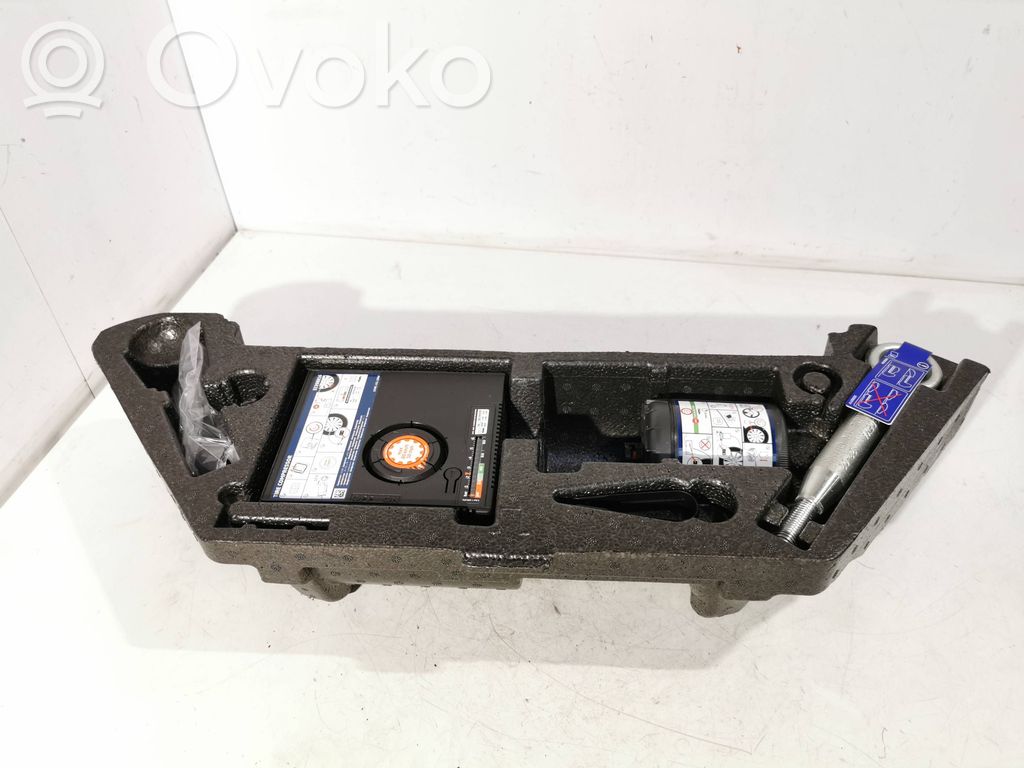Volvo XC40 Glove box in trunk 