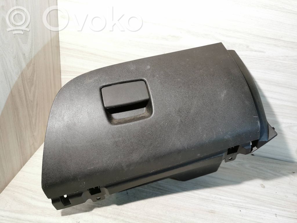 Opel Corsa E Daiktadėžės (bordačioko) komplektas 