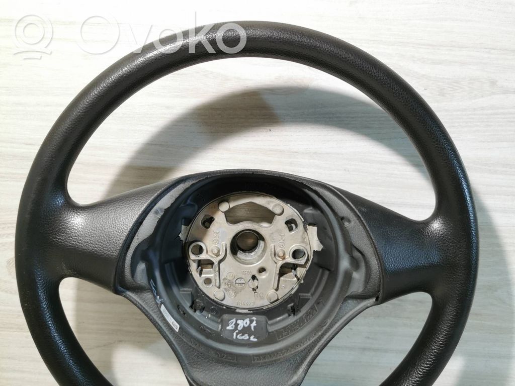 Steering wheel   6763076